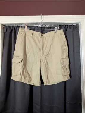 GIVENCHY Men's Khaki Cargo Shorts with Flap Pocketsncotton Twill 36